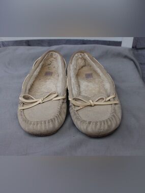 Cozy Women's Shearling-Lined Moccasin Slippers - Beige